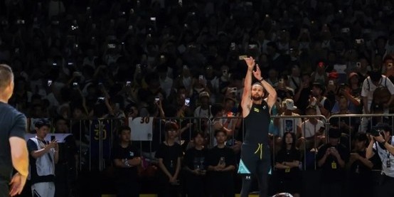 开云体育-库里社媒晒出一大波中国行图片&amp;amp;视频：这里的能量不可思议