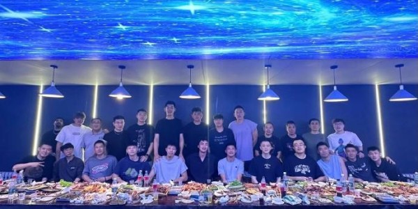 开云体育-刘雁宇晒合影告别辽篮：聚也不是开始，散也不是结束