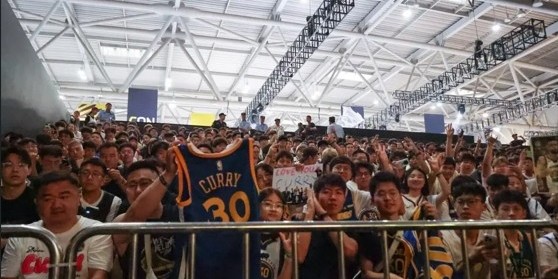 开云体育-库里社媒晒出一大波中国行图片&amp;amp;视频：这里的能量不可思议