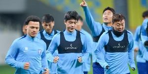 开云体育官网-足球报：三镇今年每个月工资准时到账，但往年债务仍在解决中