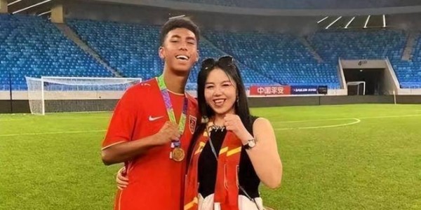 开云体育-17岁恒大混血中卫加盟中超新军！曾率国少夺东亚杯，不自律被除名